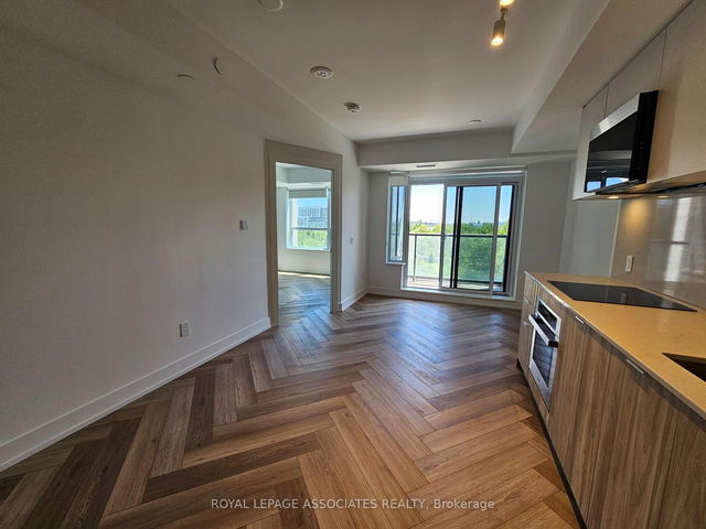717 - 8 Cedarland Drive