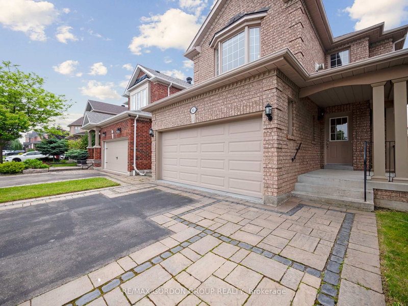 62 Macedonia Crt, Newmarket, L3X 2W8 | Image 3