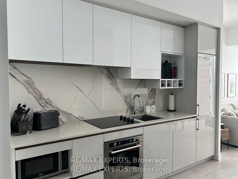 TH05 - 9 Buttermill Ave W, Vaughan, L4K 0M5 | Image 2