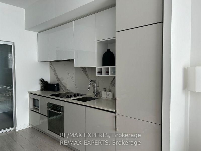 TH05 - 9 Buttermill Ave W, Vaughan, L4K 0M5 | Image 3