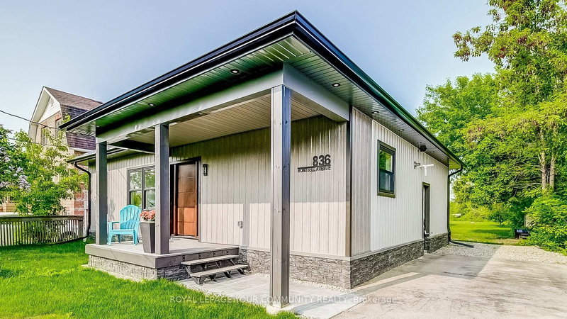 836 Montsell Ave, Georgina, L0E 1S0 | Image 2