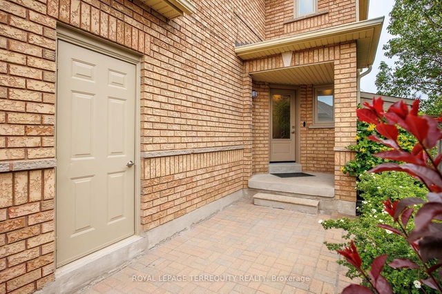 756 Walpole Crescent