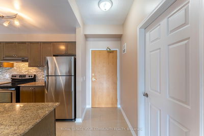 Unit 619 — 1 Maison Parc Crt, Vaughan - Lakeview Estates image-0-3