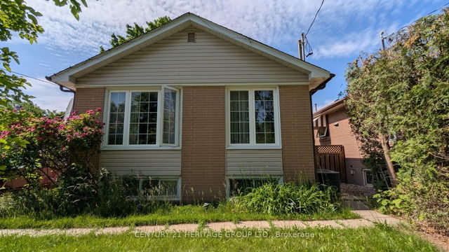 Bsmt - 377 Centre Street E