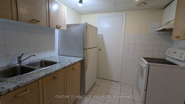 Bsmt - 377 Centre Street E
