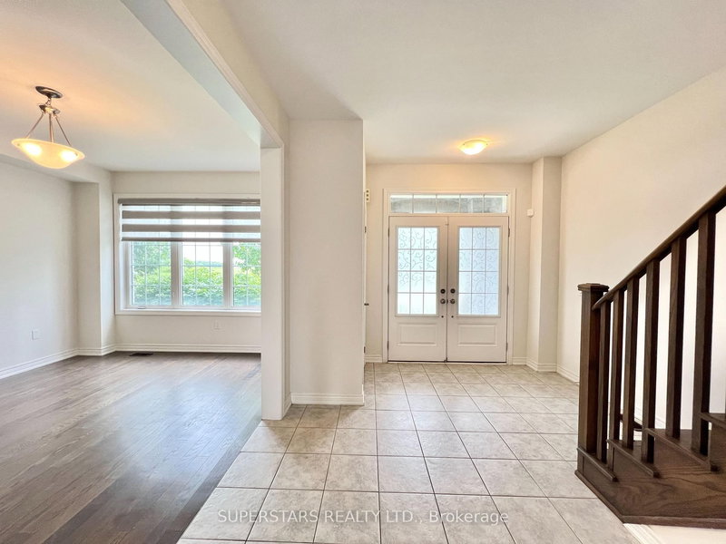 19838 Leslie St, East Gwillimbury, L9N 0S2 | Image 2