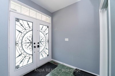 73 Winston Castle Dr, Markham - Berczy image-0-2
