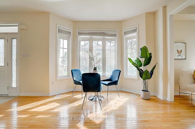 61 Warbler Ave, Vaughan - Patterson image-0-4