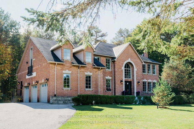 8 Greenvalley Circle