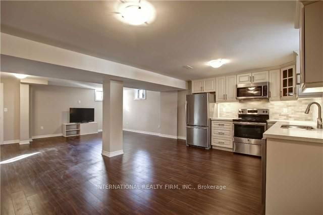 Bsmt - 21 Cartier Crescent