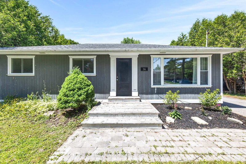 36 Farr Ave, East Gwillimbury, L0G 1V0 | Image 2