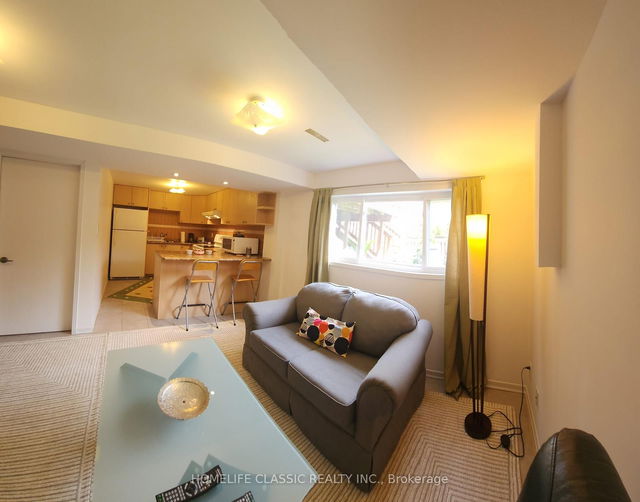 27 Catalina Crescent