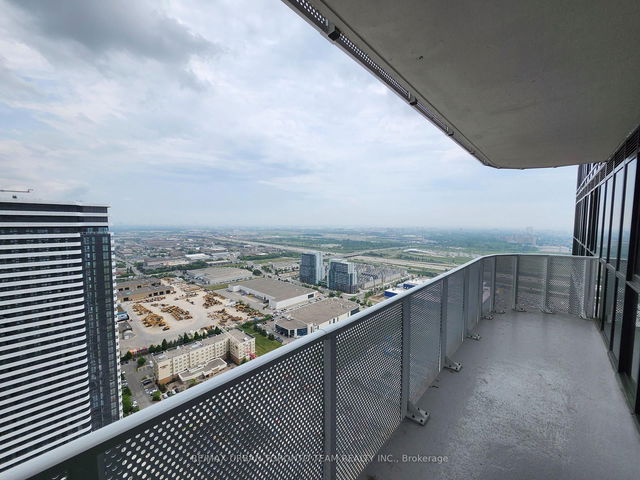 5002 - 195 Commerce Street