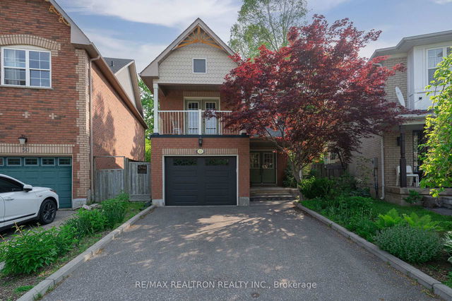 52 Carousel Crescent