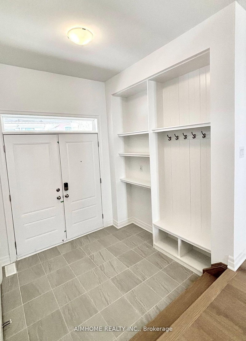 712 Newlove St, Innisfil, L9S 0R8 | Image 2