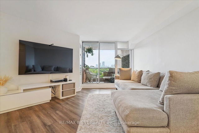 1008 - 7811 Yonge Street