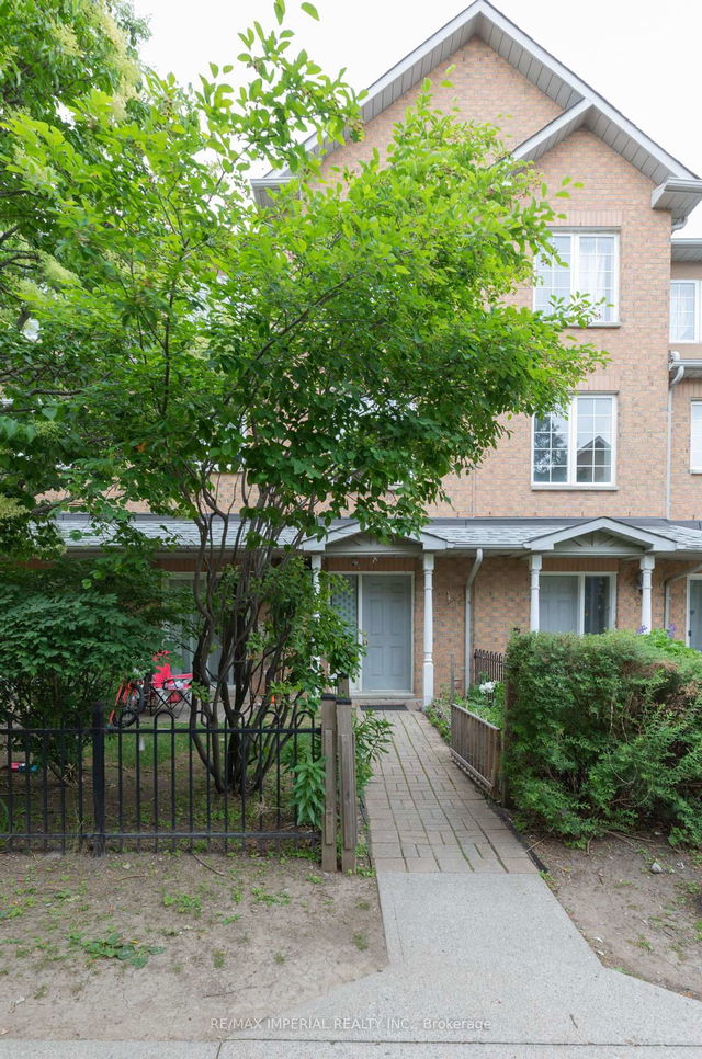 #3 - 16 Cox Boulevard