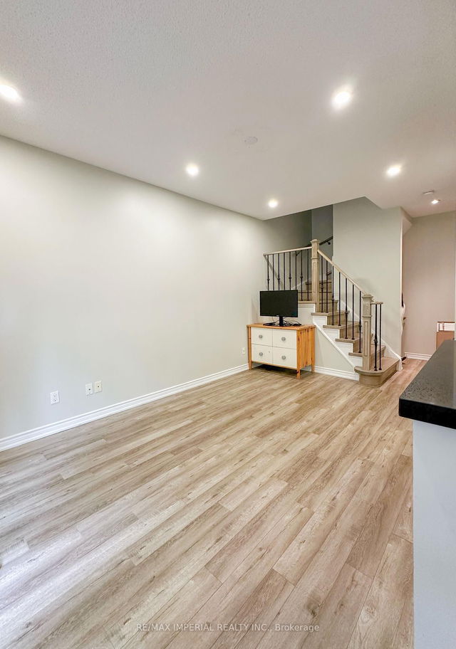 #3 - 16 Cox Boulevard