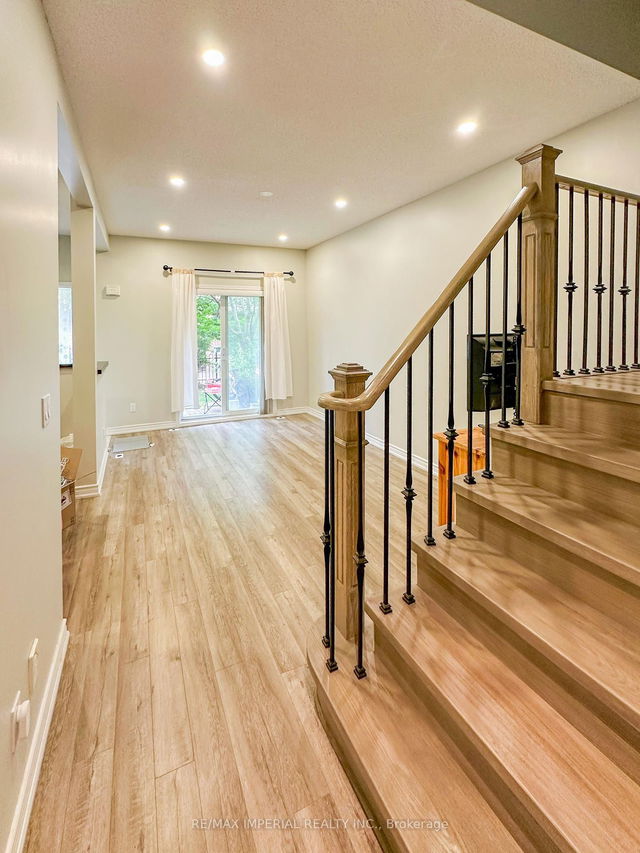 #3 - 16 Cox Boulevard