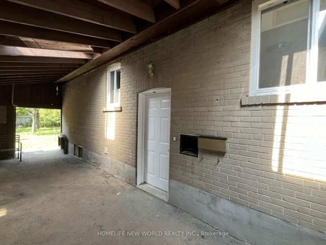 Bsmt - 345 Centre Street E
