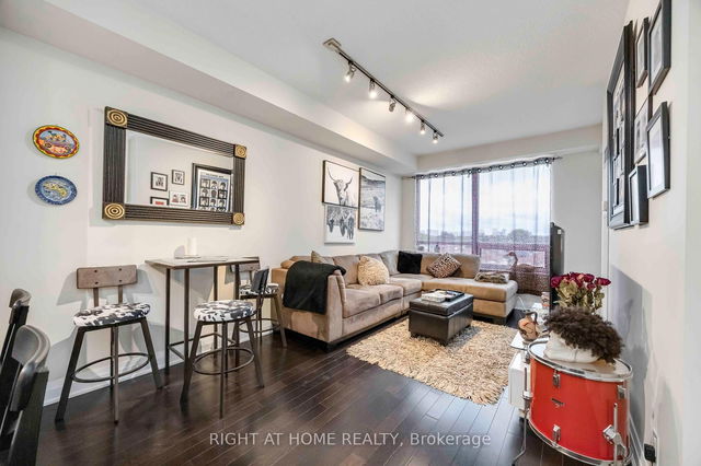 520 Steeles Avenue W