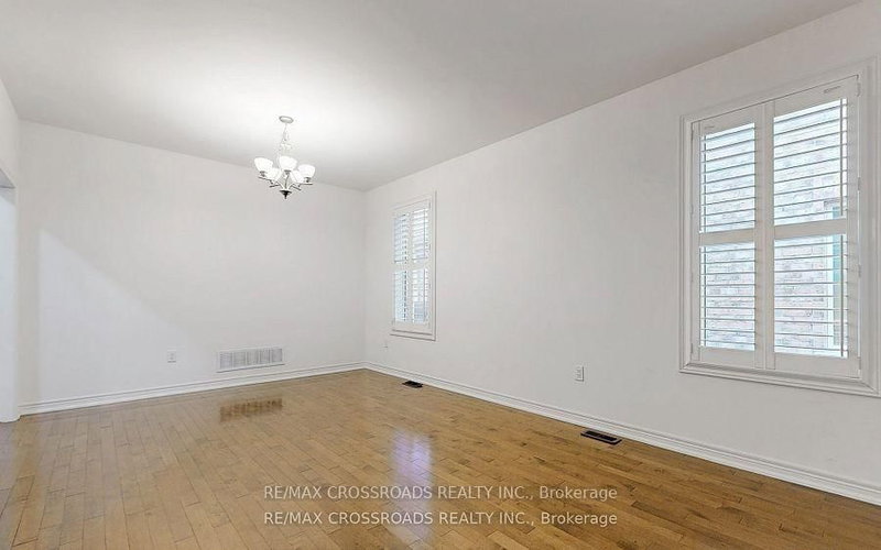 73 Eakin Mill Rd, Markham, L6E 1N9 | Image 2