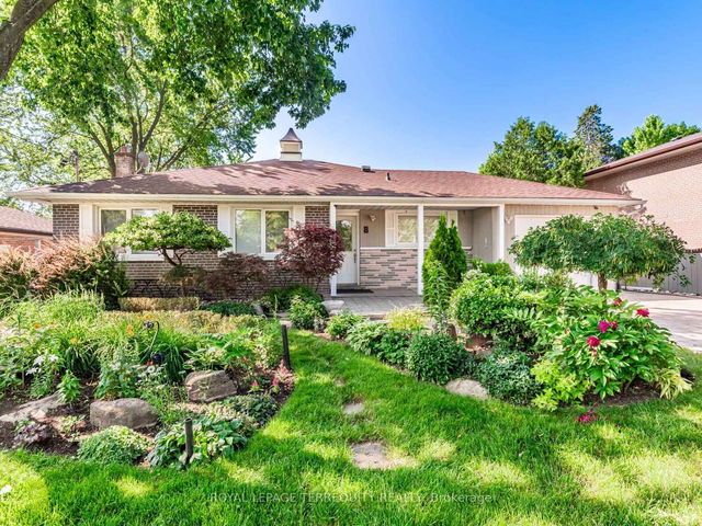 8 Lincoln Green Drive