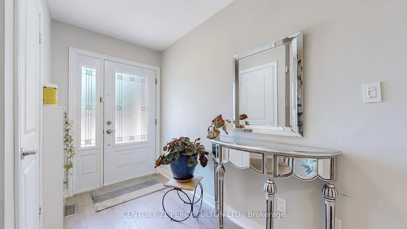 158 Holm Cres, Markham, L3T 5J3 | Image 3