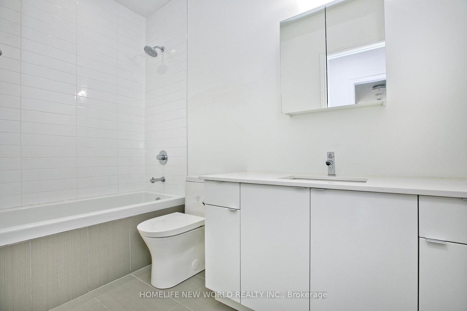 9618 Yonge Street, Unit TH 105 - Photo 2