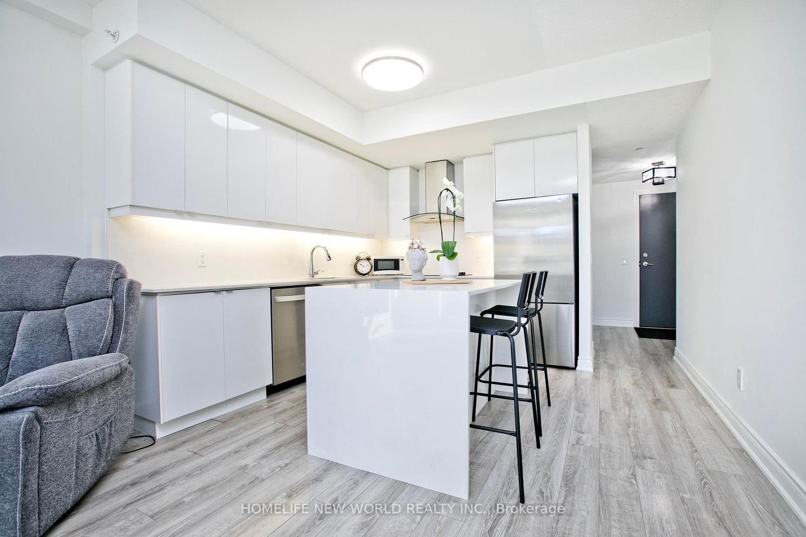 9618 Yonge Street, Unit TH 105 - Photo 3