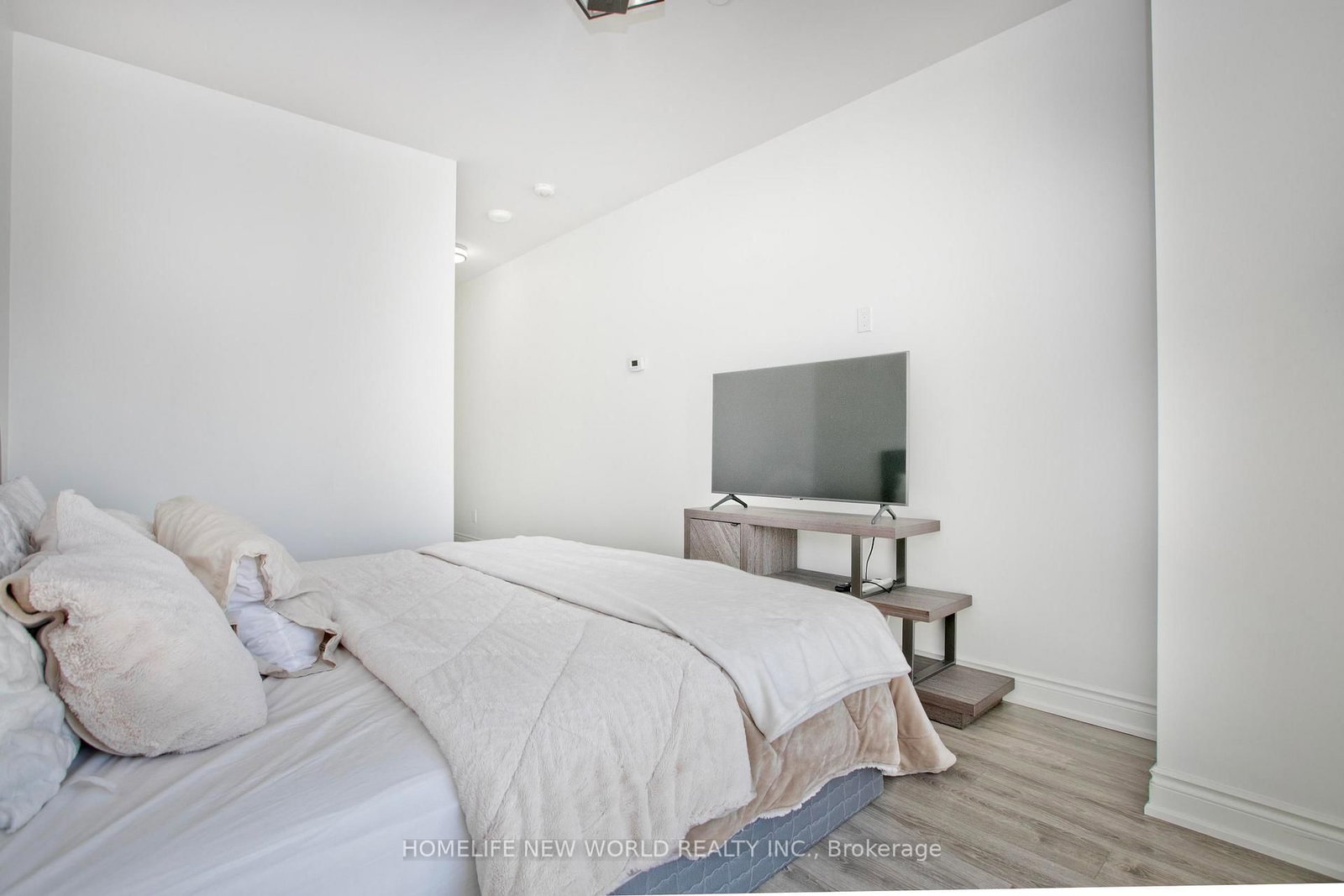 9618 Yonge Street, Unit TH 105 - Photo 5