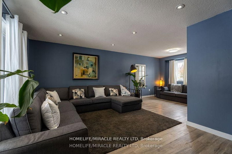 104 Stuart St, Whitchurch-Stouffville, L4A 4S2 | Image 2