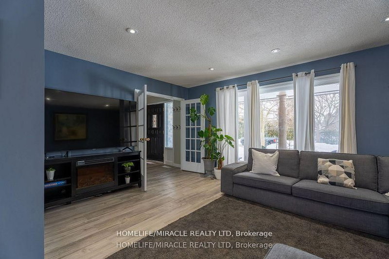 104 Stuart St, Whitchurch-Stouffville, L4A 4S2 | Image 3