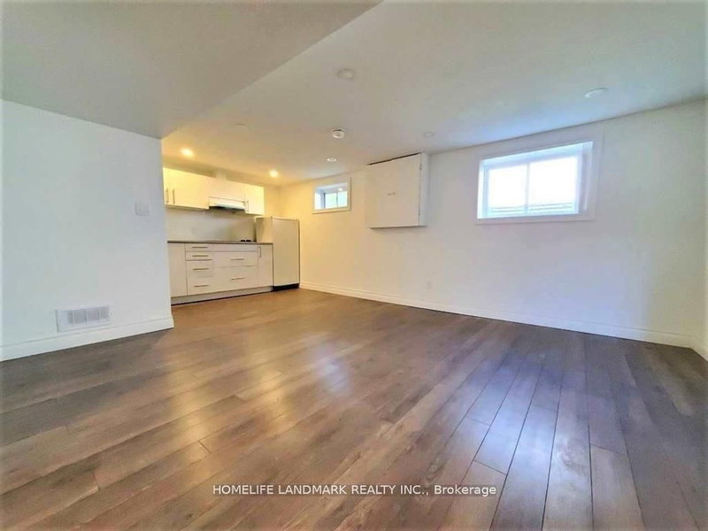 22 Knowles Cres, Aurora, L4G 1Z7 | Image 3