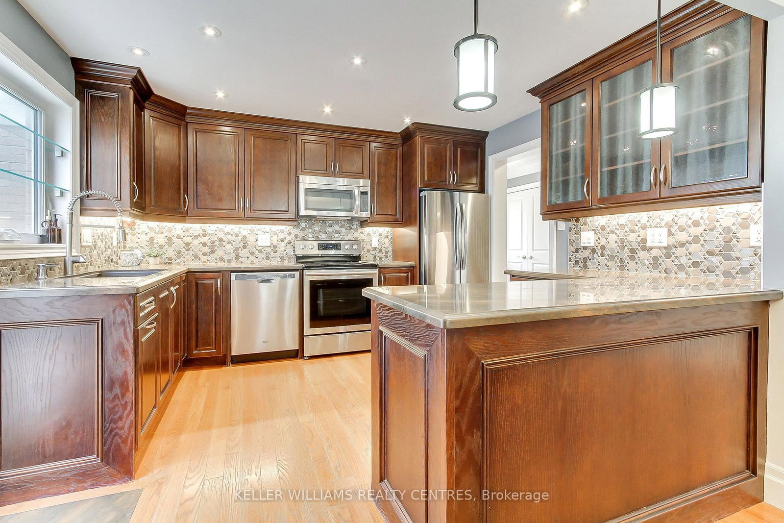 Listing Image 12
