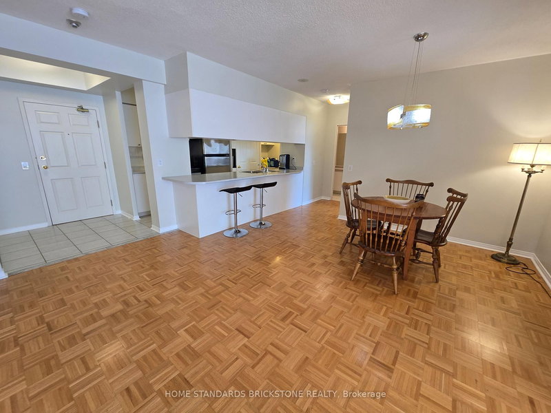 220 - 7398 Yonge St, Vaughan, L4J 8J2 | Image 2