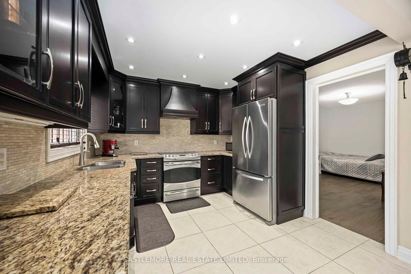 119 Spring Town Rd, Vaughan, L4L 8E6 | Image 3
