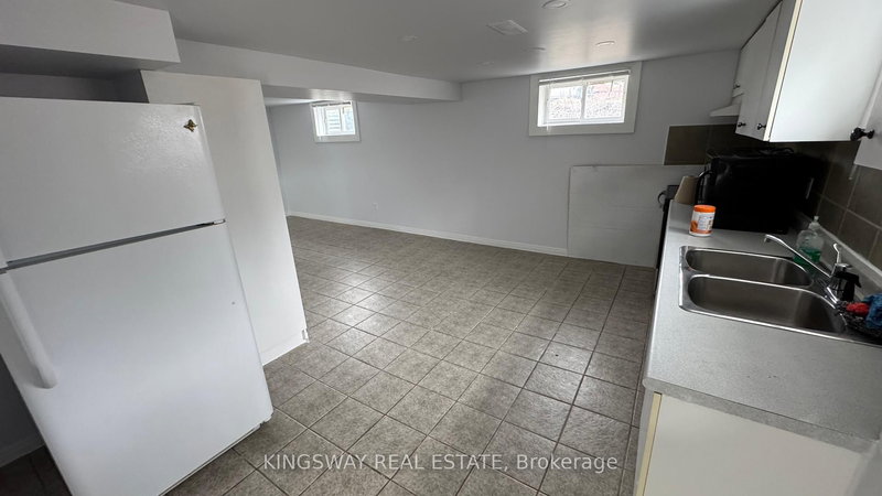 (Lower Level 1) - 65 Park Cres, Richmond Hill, L4E 3J5 | Image 2