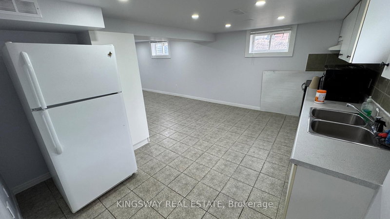 (Lower Level 1) - 65 Park Cres, Richmond Hill, L4E 3J5 | Image 3