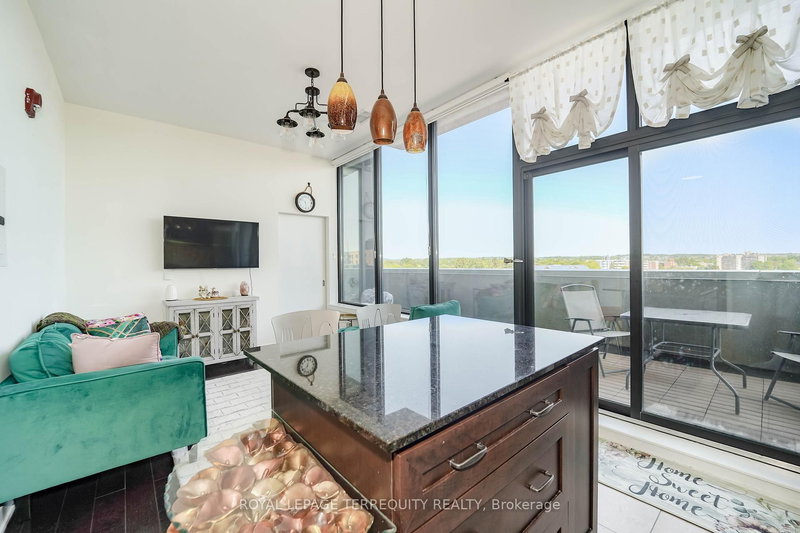 601 - 10376 Yonge St, Richmond Hill, L4C 3B8 | Image 2