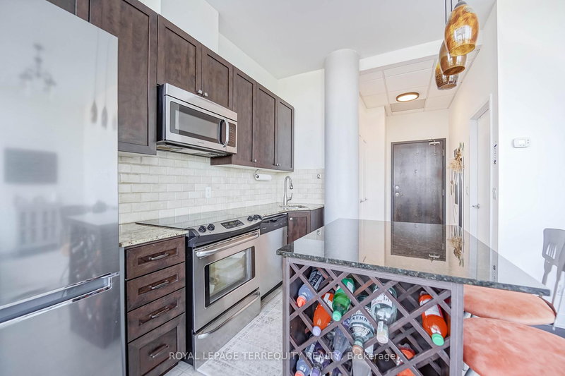 601 - 10376 Yonge St, Richmond Hill, L4C 3B8 | Image 3