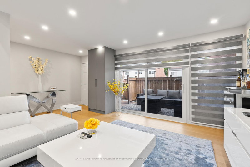 52 - 146 MILESTONE Cres E, Aurora, L4G 3M2 | Image 3