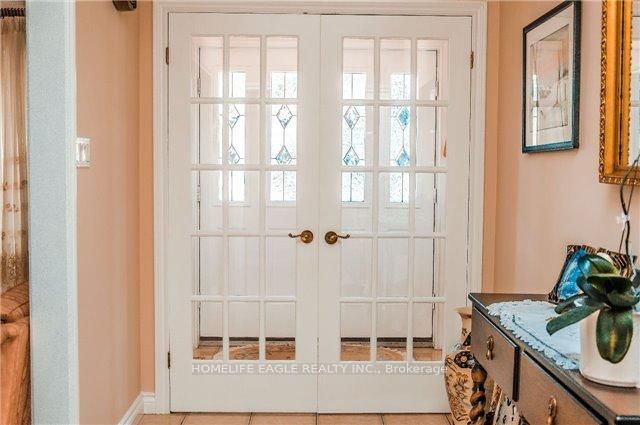 19 Schomberg Rd E, Richmond Hill, L4E 2T7 | Image 3