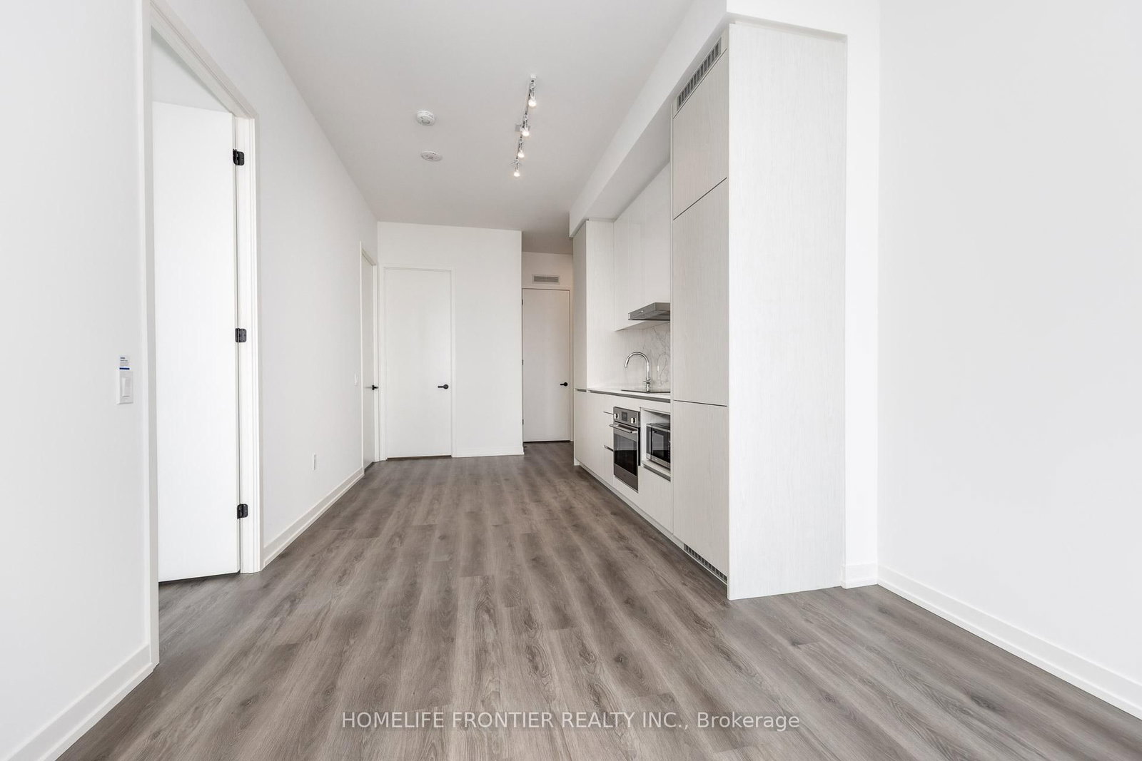 28 Interchange Way, Unit 619 - Photo 11