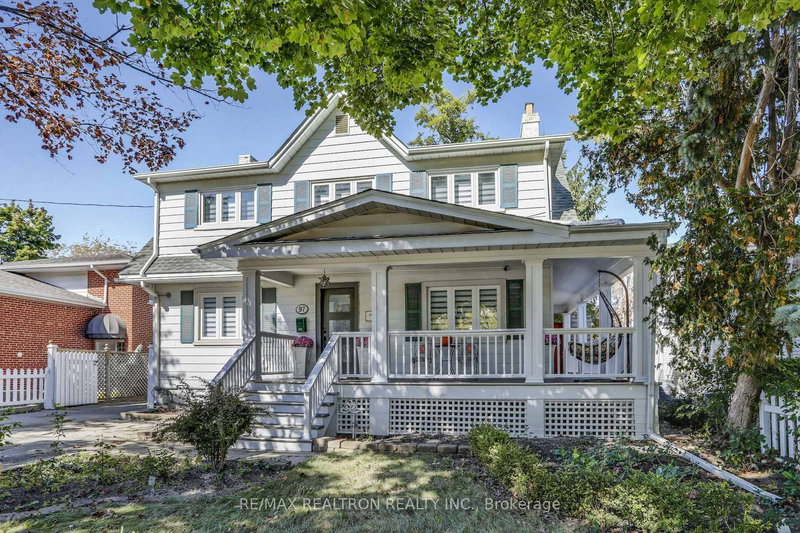 97 Centre St E, Richmond Hill, L4C 1A3 | Image 2