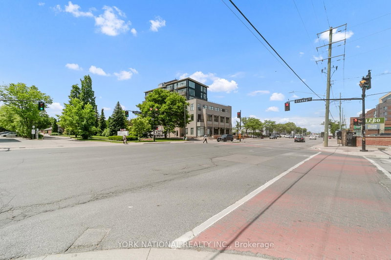 204-206 - 10376 Yonge St, Richmond Hill, L4C 3B8 | Image 3