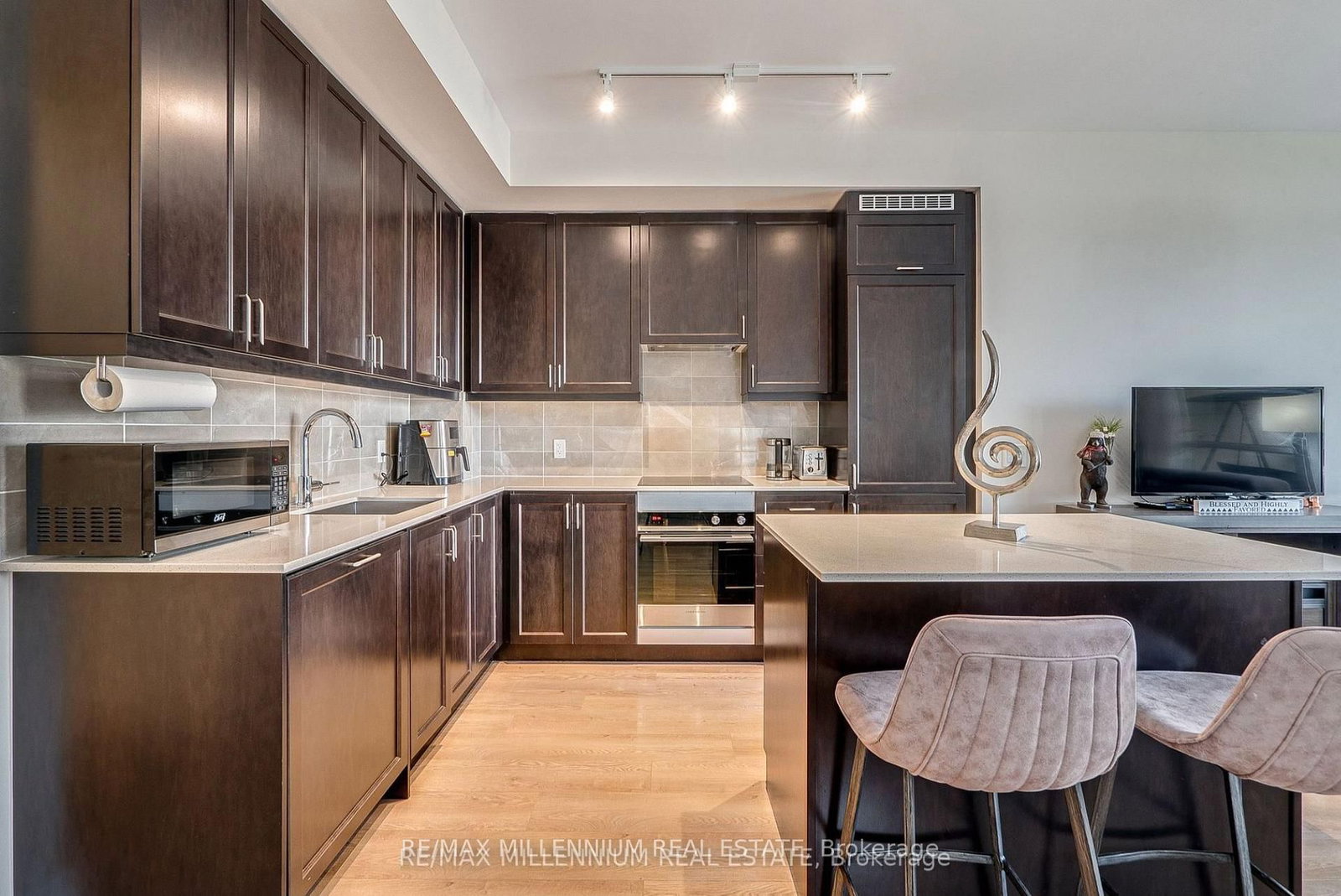 9075 Jane Street, Unit 421 - Photo 5