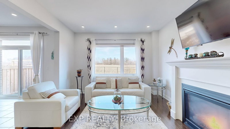 44 Festival Crt S, East Gwillimbury, L9N 0N8 | Image 3