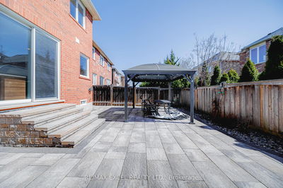 99 James Parrott Ave, Markham - Wismer image-0-2