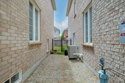 123 Oakborough Dr, Markham - Box Grove image-0-4